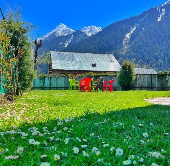 فندق Kolahoi Heights Guest House