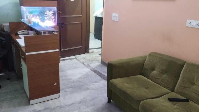 Hotel Oyo 93118 Sk Residency