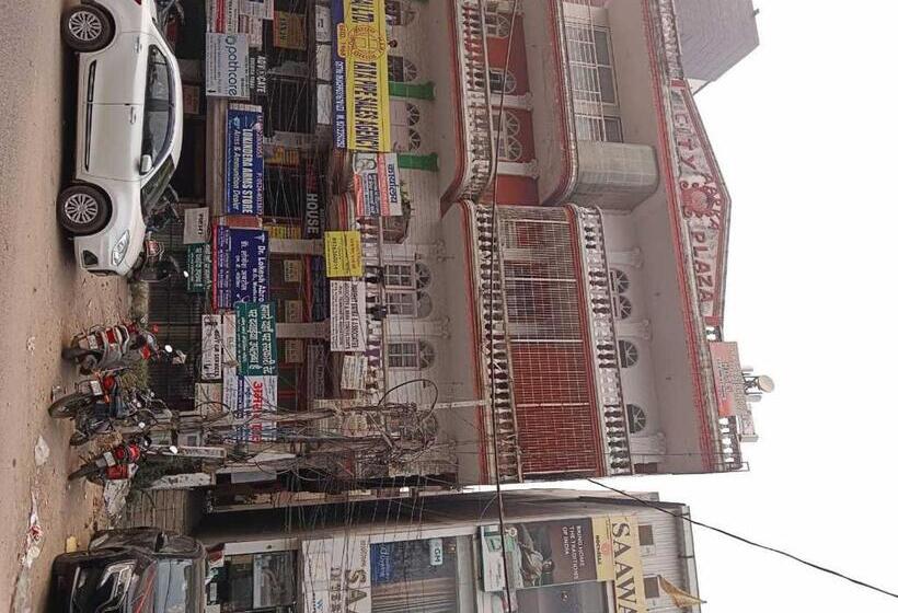 Hotel Oyo 93118 Sk Residency