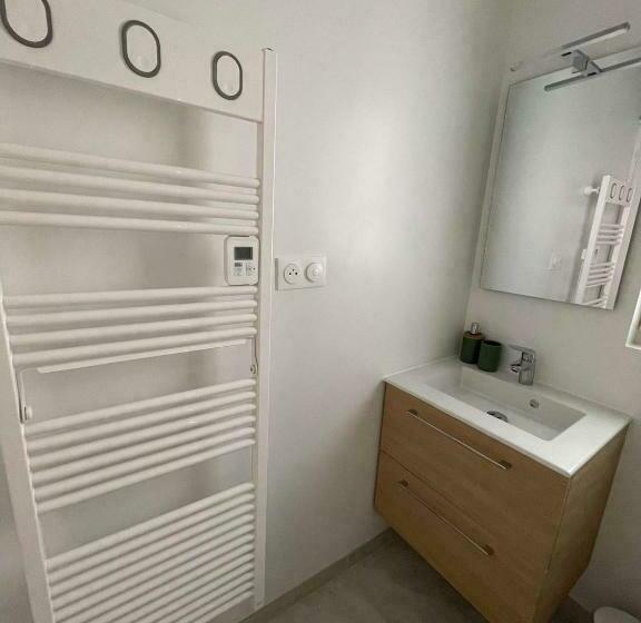 Le Boston   Entre Mer Et Ville Fortifiée