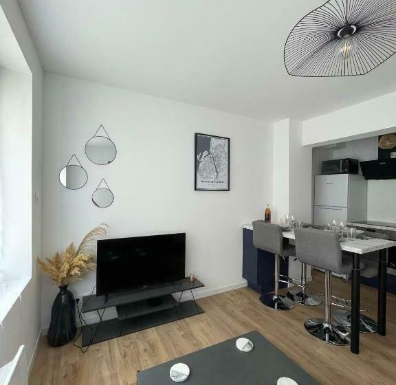 Le Boston   Entre Mer Et Ville Fortifiée