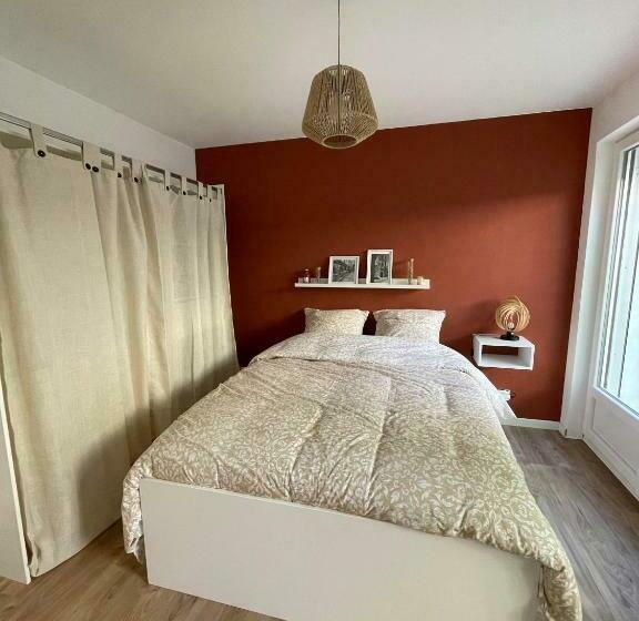 Le Boston   Entre Mer Et Ville Fortifiée