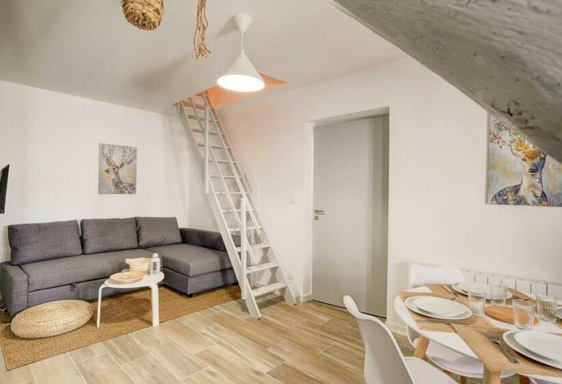 Le Villandry Beautiful Air Conditioned Apartment In A Typical Building Of