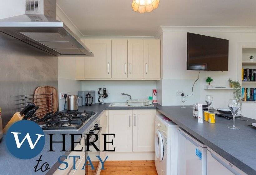 Lovely Apartment By The Hillwood Park Free Parking