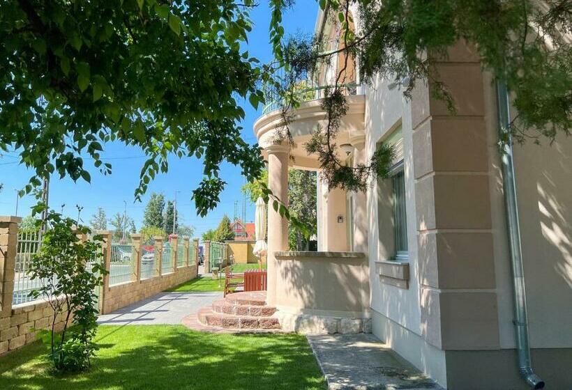 Lujza Apartman