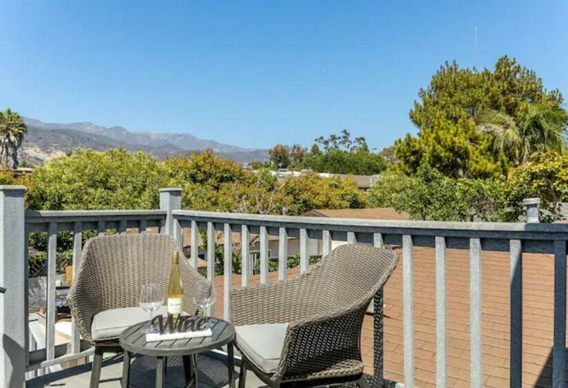 펜션 Coastal Rooftop Retreat