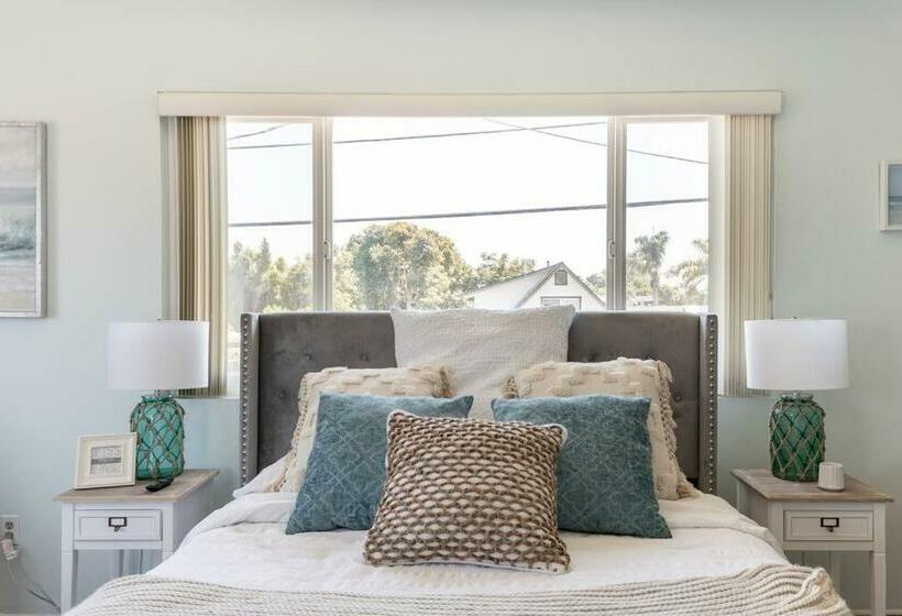 펜션 Coastal Rooftop Retreat