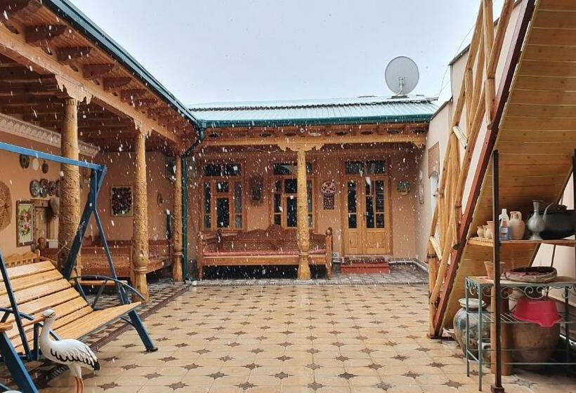 פנסיון Mohinur Hostel