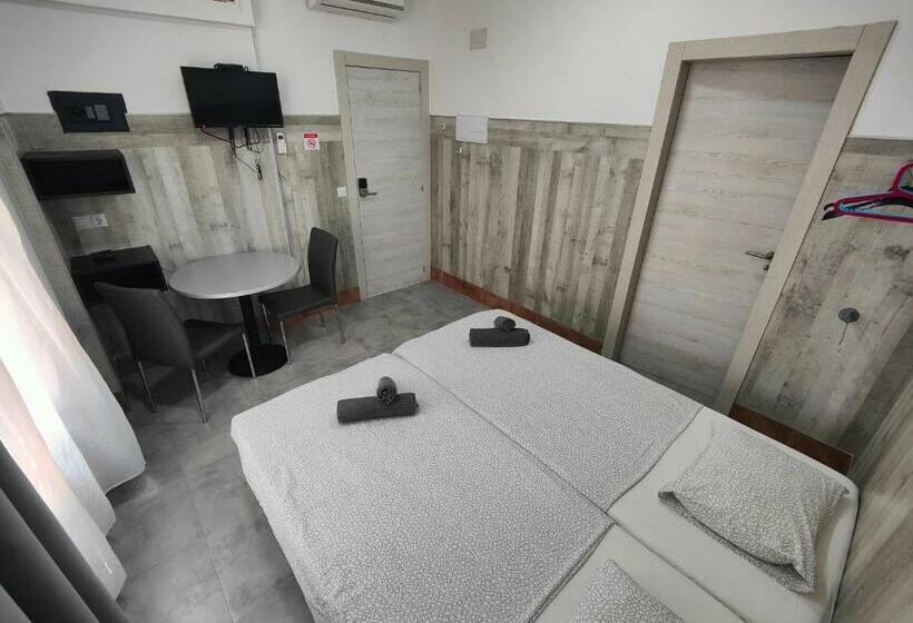 פנסיון ріаza Lfach