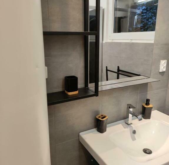 Petit Studio Au Calme Rénove A Nouveau