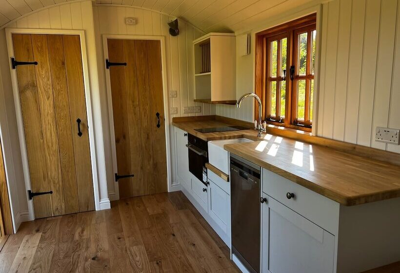 Robins Retreat   Orchard With Hot Tub   See Extras