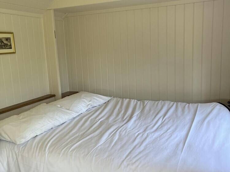 Robins Retreat   Orchard With Hot Tub   See Extras