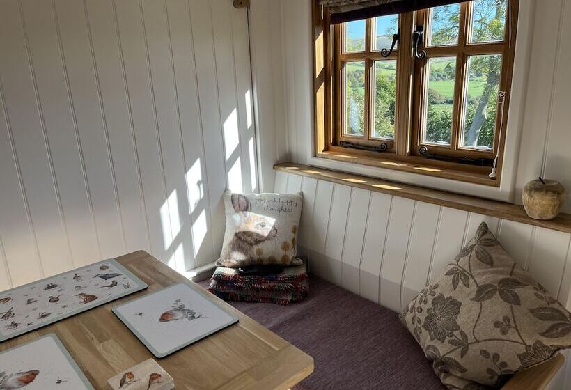 Robins Retreat   Orchard With Hot Tub   See Extras