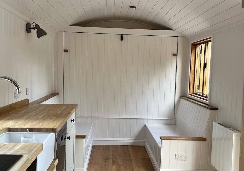 Robins Retreat   Orchard With Hot Tub   See Extras