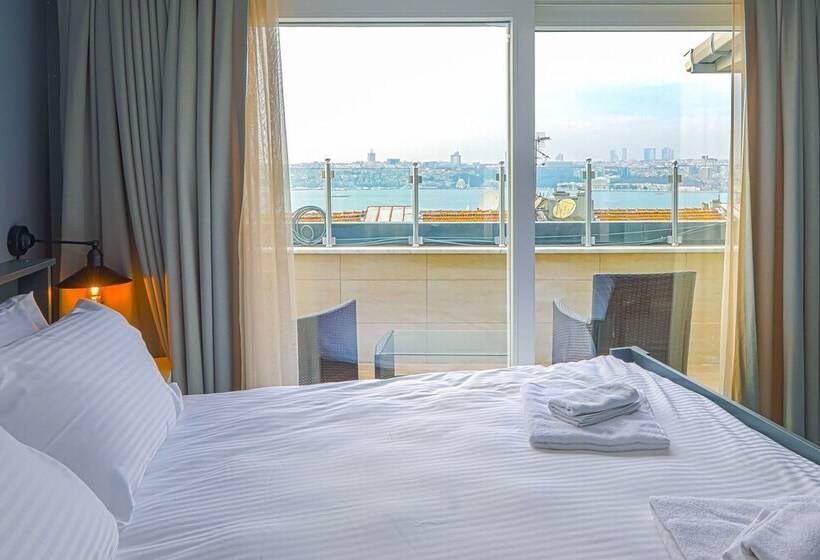 Vibrant Flat 500 M To Uskudar Ferry Station