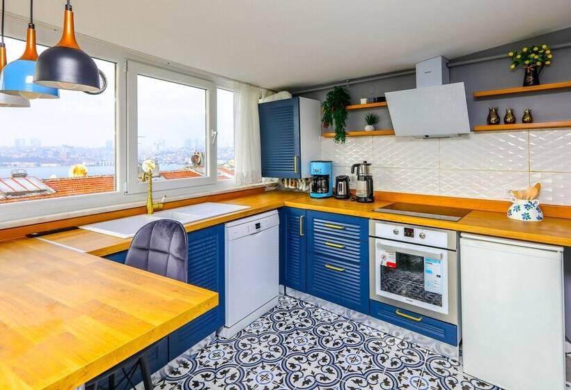 Vibrant Flat 500 M To Uskudar Ferry Station