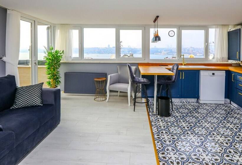 Vibrant Flat 500 M To Uskudar Ferry Station