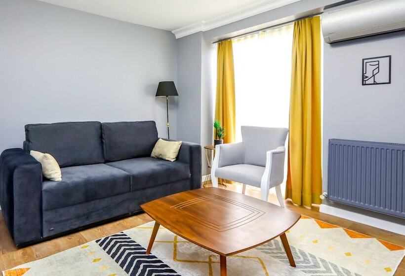 Vibrant Flat 500 M To Uskudar Ferry Station