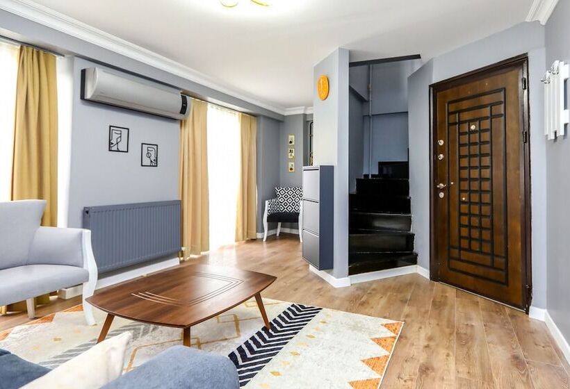 Vibrant Flat 500 M To Uskudar Ferry Station