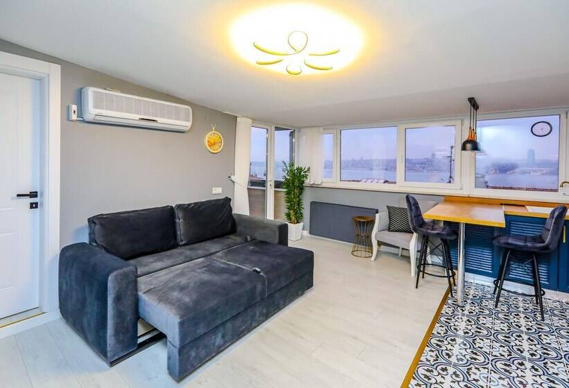 Vibrant Flat 500 M To Uskudar Ferry Station