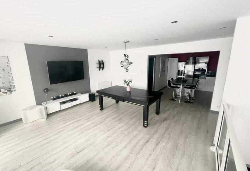 Appartement 90m2 Design, Jacuzzi, Billard..