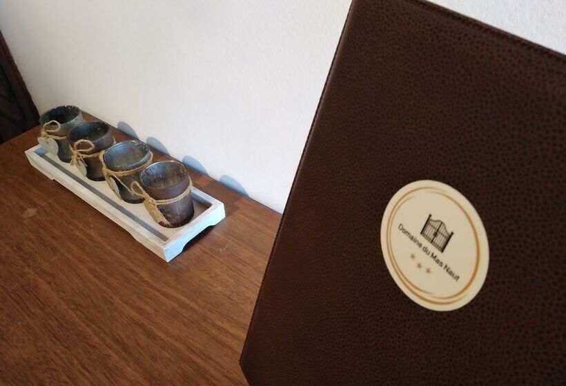 Bed and Breakfast Domaine Du Mas Naut