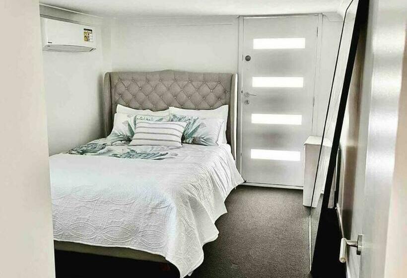 Central Coastal Family Home 800m To Miami Beach