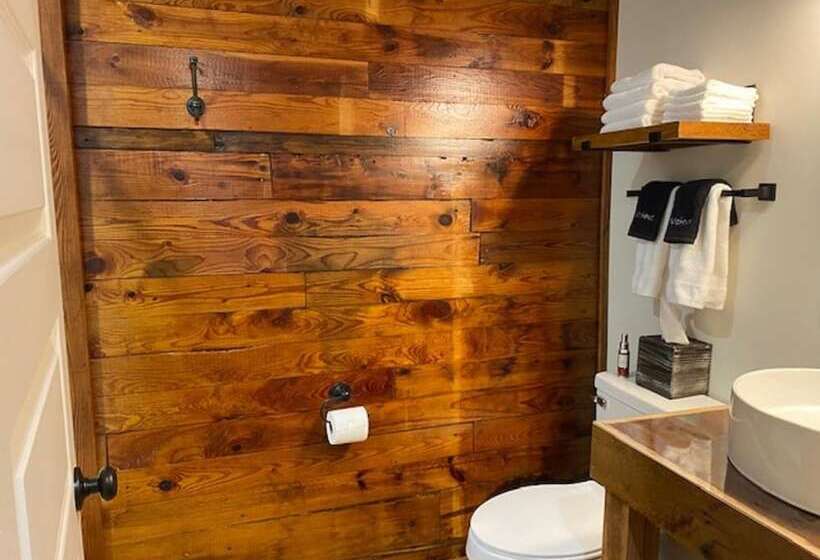 Greeter Falls Lodge Suite 5