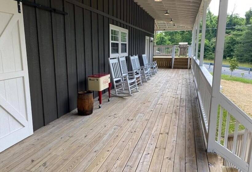 Greeter Falls Lodge Suite 5