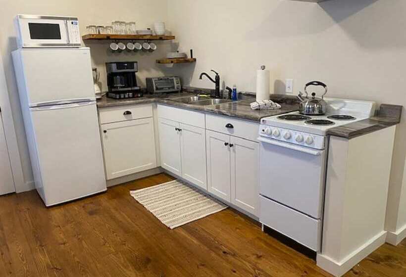 Greeter Falls Lodge Suite 5