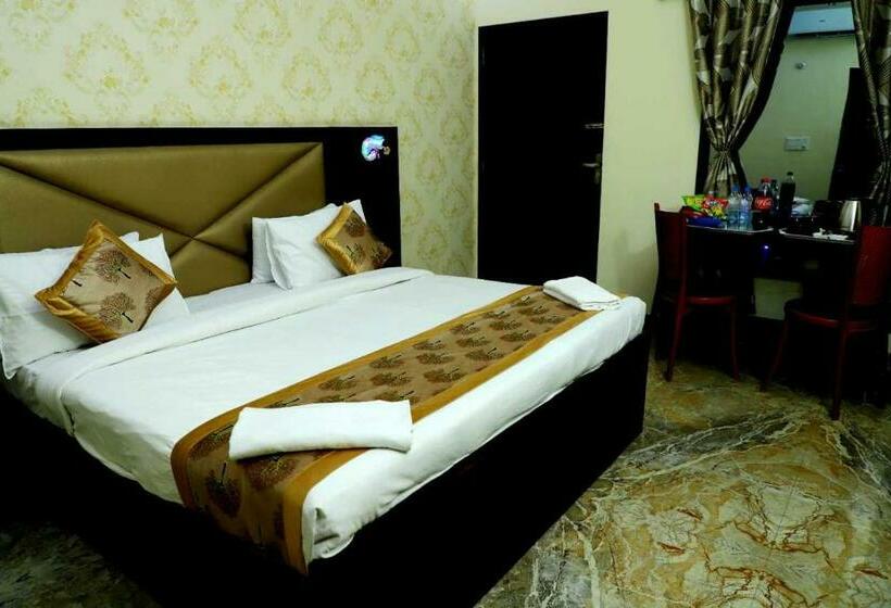 Отель Pop 93228 Park View