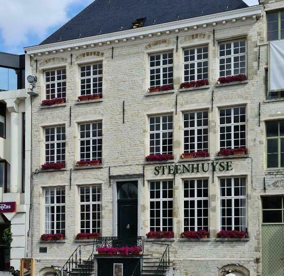 Отель Restaurant Steenhuyse