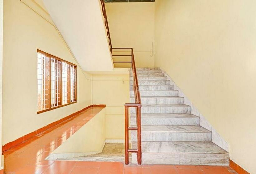 ホテル Spot On 93073 Faizalia Tourist Home