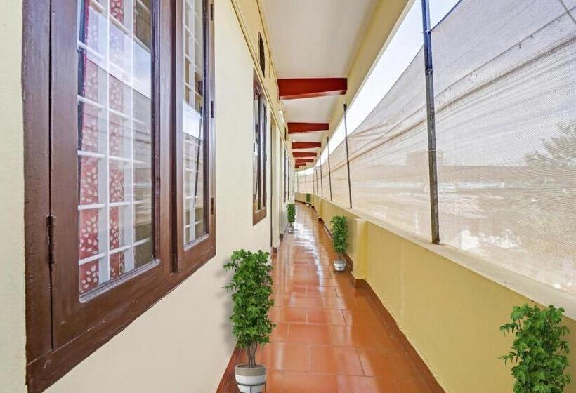 ホテル Spot On 93073 Faizalia Tourist Home