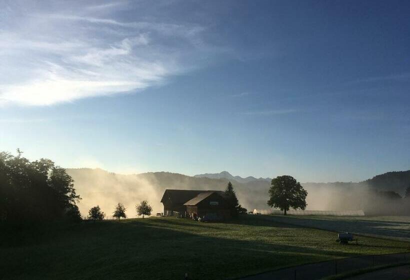 Отель Working Organic Farm Retreat