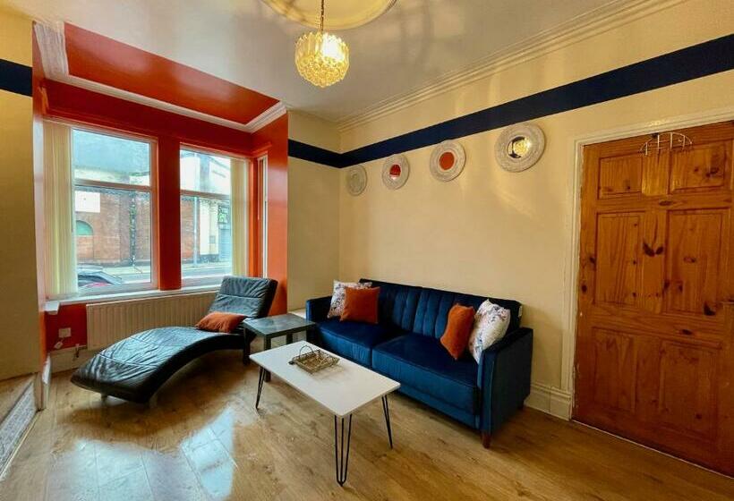 Kimberworth House, 4 Bedrooms, Wifi, Close To M1, Longer Stay, Free Parking