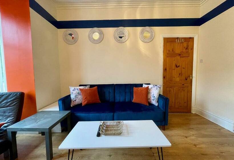 Kimberworth House, 4 Bedrooms, Wifi, Close To M1, Longer Stay, Free Parking