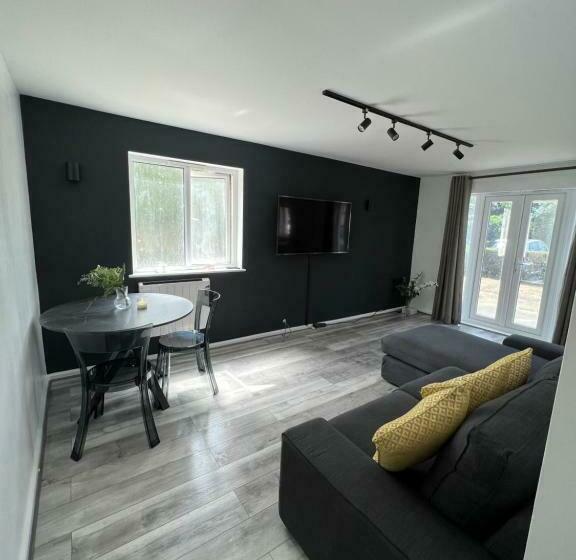 Modern Luxury Two Bedroom Apartment