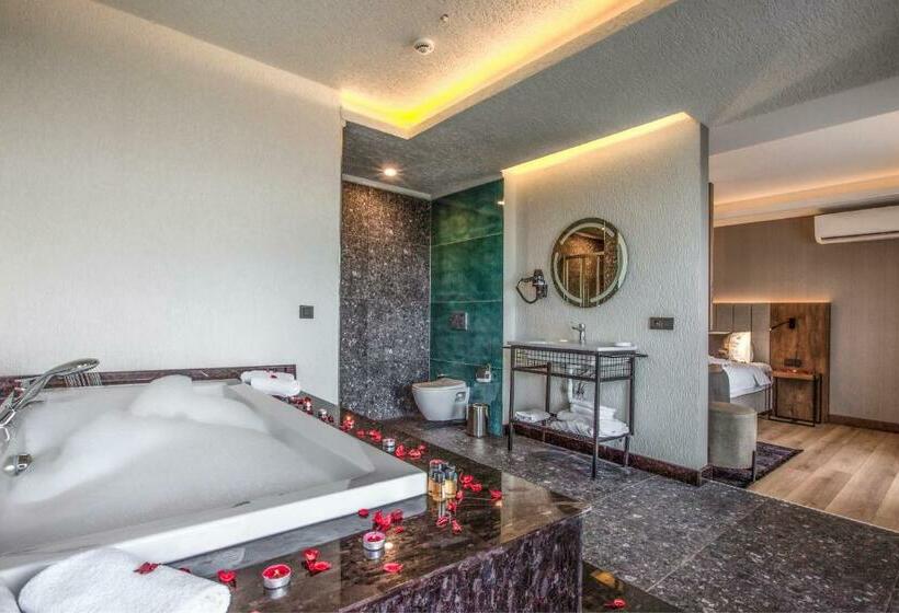 Nehi̇r Otel