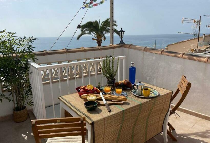 Oldtown Family House With Amazing Terrace 3 Minutes From Beach!