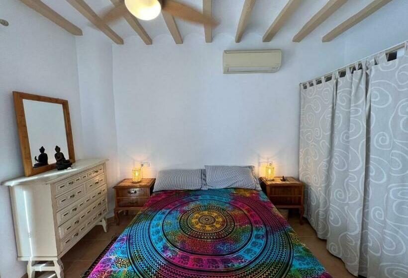 Oldtown Family House With Amazing Terrace 3 Minutes From Beach!