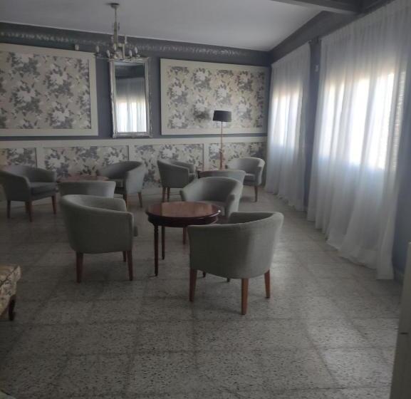 Пансион Hostal Restaurante Bar Cafeteria La Melchora