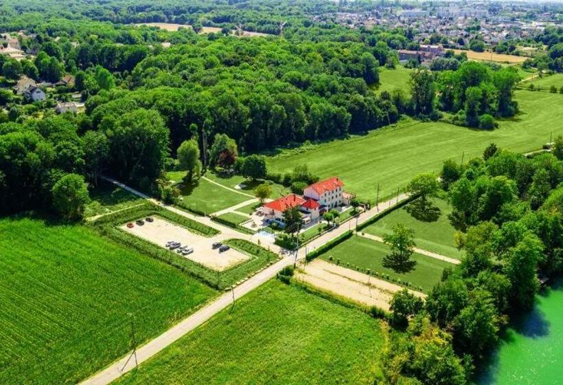 بنسيون La Coudraie   Proche De Disneyland