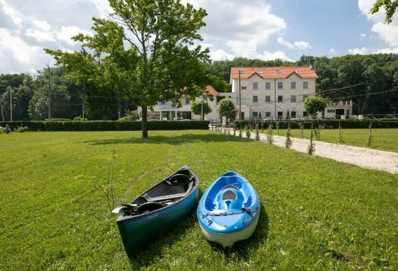 بنسيون La Coudraie   Proche De Disneyland