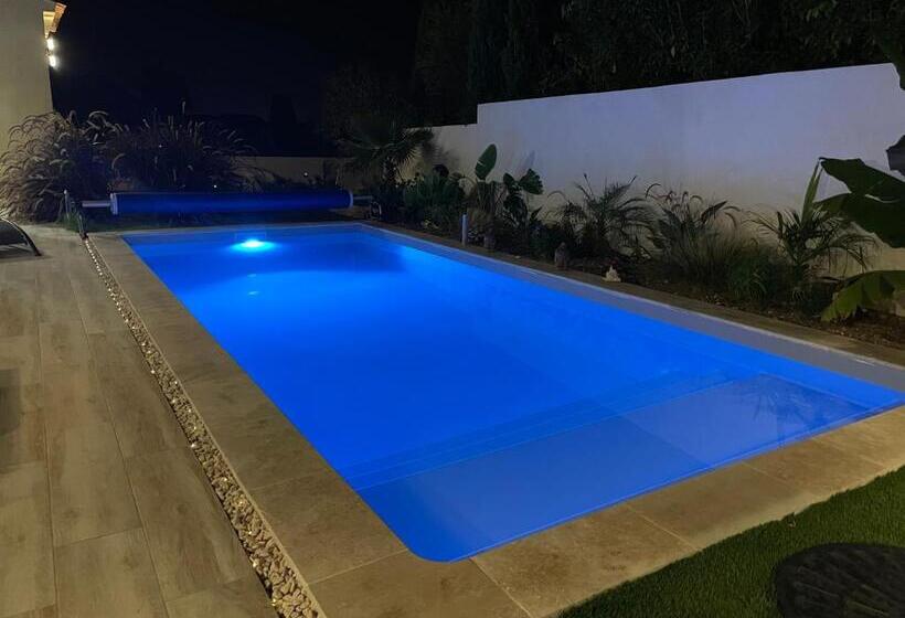 פנסיון Maison Lilomel