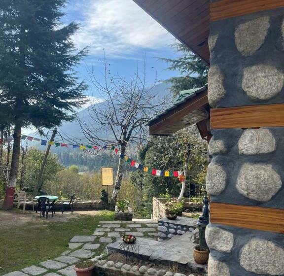 بنسيون Tales N Trails