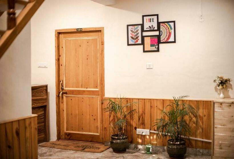 بنسيون Tales N Trails