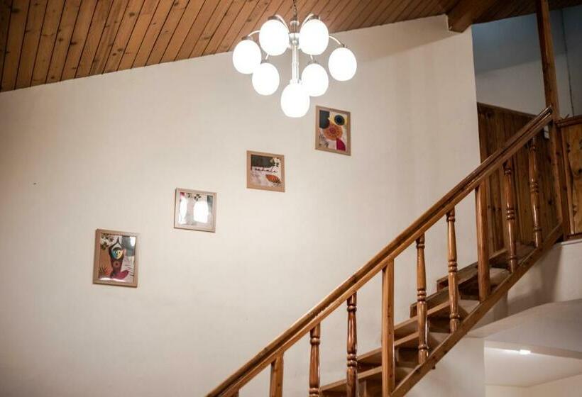 بنسيون Tales N Trails