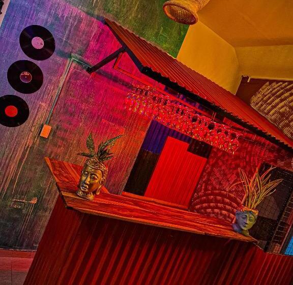 ペンション Urban Hostal Bar