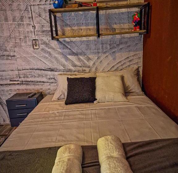 פנסיון Urban Hostal Bar